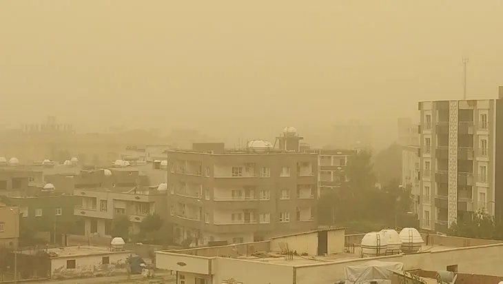 Göz gözü görmedi! Toz bulutu görüş mesafesini yok etti! Meteorolojiden önemli uyarı: Zorunlu değilse dışarı çıkmayın