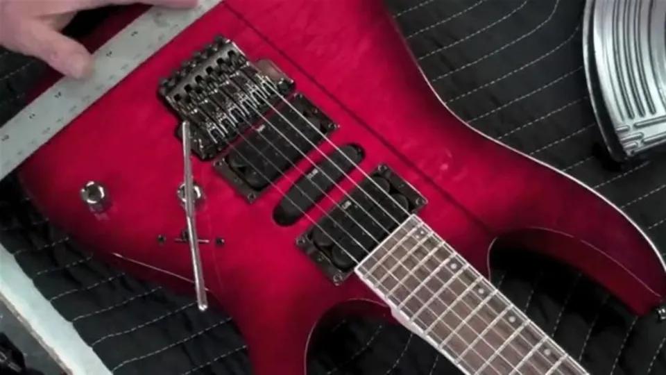 Gitardan AK-47 yaptı!