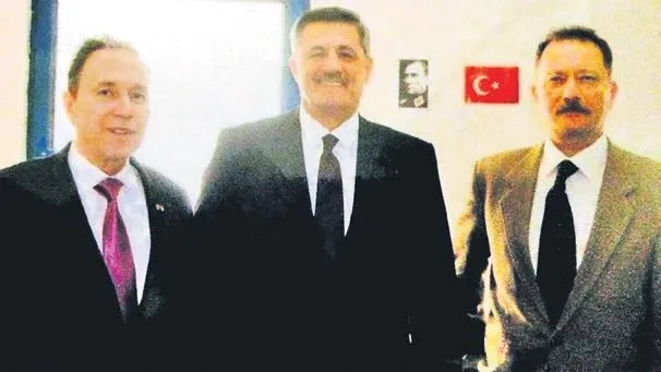kasif-kozinoglu-dosyasinda-ikinci-dalga-operasyon-sabah-baskinlarinda-9-kisi-gozaltina-alindi-aralarinda-gazet-1789036668489.jpeg Kaşif Kozinoğlu dosyasında ikinci dalga operasyon! 1 tutuklama ve 7 adli kontrol - 4