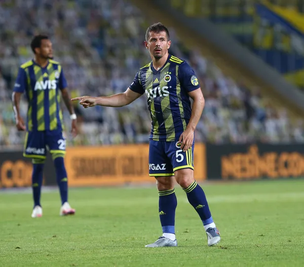 Emre Belözoğlu istifa mı etti? Fenerbahçe’den paylaşım geldi