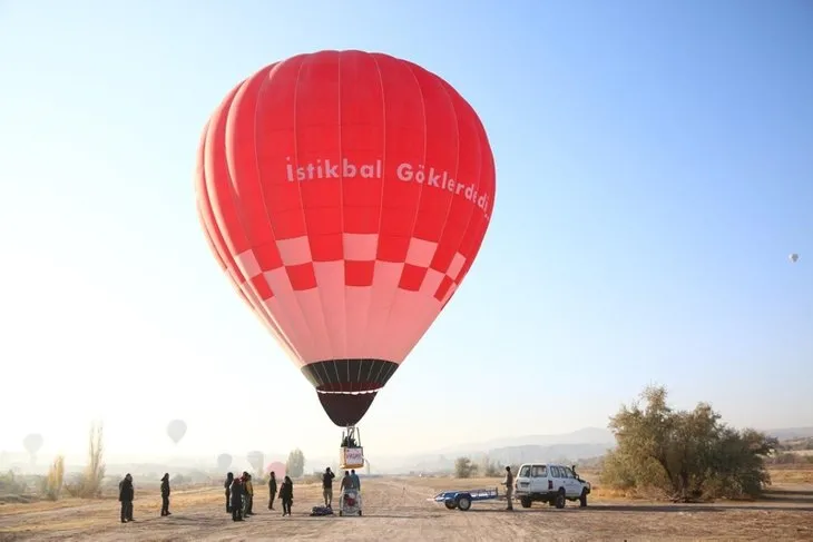 Bakan Varank ilk yerli balon ile uçtu, bir süre pilotluk yaptı