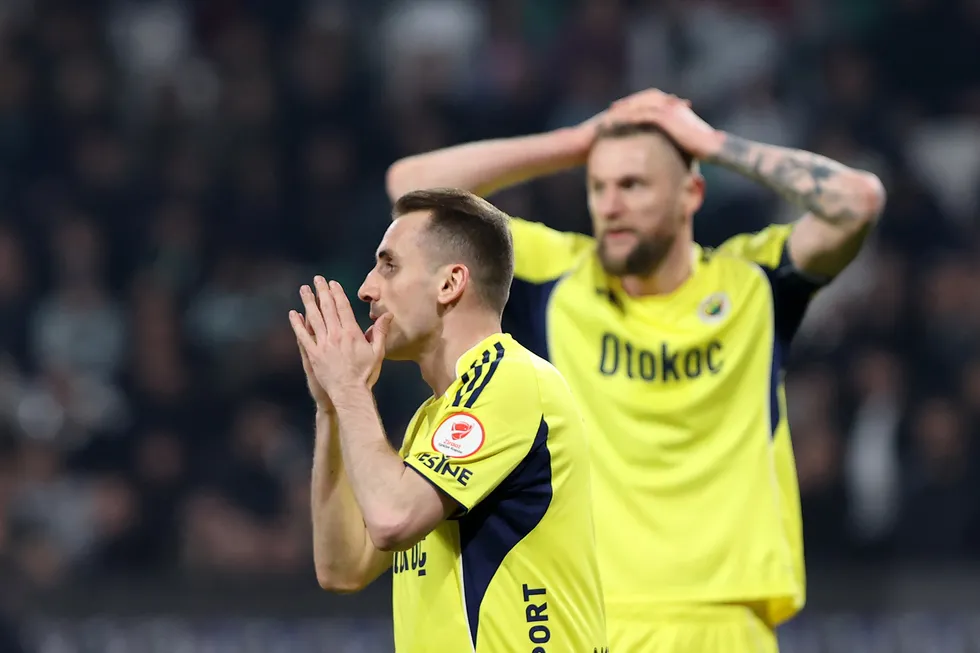 konyaspor-maglubiyeti-sonrasi-fenerbahcede-sinirler-gerildi-iki-yildiz-isim-saha-ortasinda-tartisti-1776809145392.jpg Fotoğraf (AA)