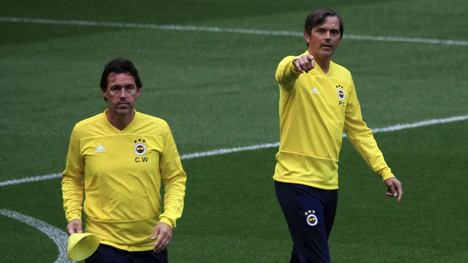 Phillip Cocu 'çok iyisiniz' dedi! 24 saat geçmeden kovdu