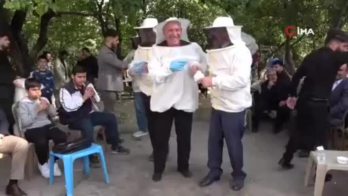 Van'da halaylı bal hasadı kamerada