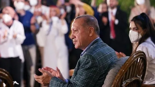 Son dakika: Başkan Erdoğan Adana'da! 81 ilden gelen on binlerce gençle buluştu | Gençlerimizin peşkeş çekilmesine izin vermeyiz - 16