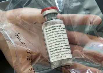 İngiltere'de koronavirüse karşı yeni bir ilaç deneniyor