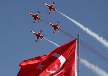 Türk Yıldızları'ndan 'görevimizin başındayız' mesajı!