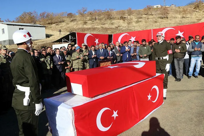 Hakkari'de şehit olan er Ersin Özyurt son yolculuğuna uğurlandı - 3