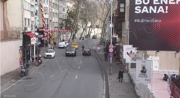 1612336261362.jpg Vicdansız sürücü kamerada! Frene bile basmadan kaçtı! - 3