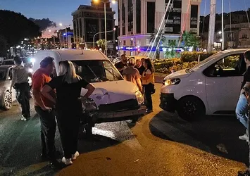 Ereğli’de iki hafif ticari araç çarpıştı! Yaralılar var