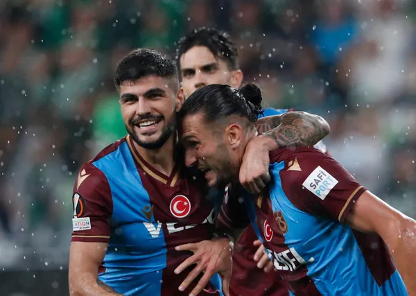 uefadan-4-turk-takimina-para-cezasi-1663093483672.jpg UEFA'dan 4 Türk takımına para cezası - 3