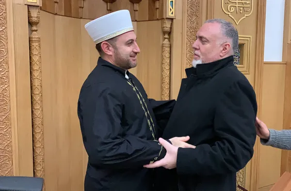 Yusuf İslam'ın danışmanı Pedro Carvalho Cambridge Camii'nde kelime-i şehadet getirerek Müslüman oldu - 1