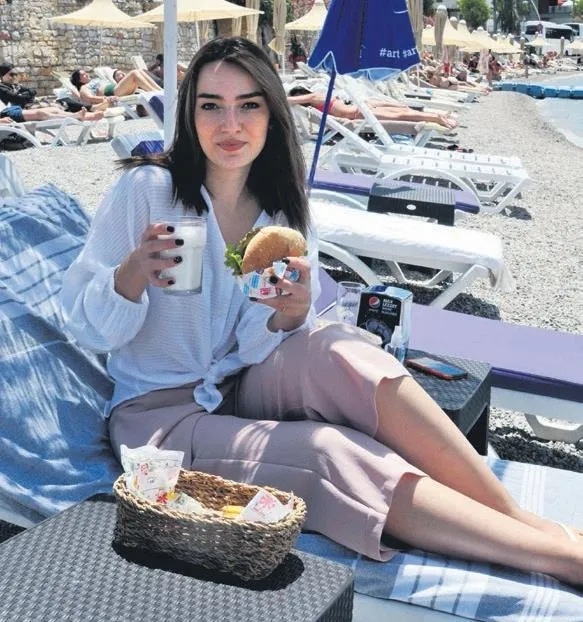1624424264981.jpeg Bodrum’da şaşırtan plaj ve yiyecek fiyatları! Hamburger ayran menü 172 TL - 1
