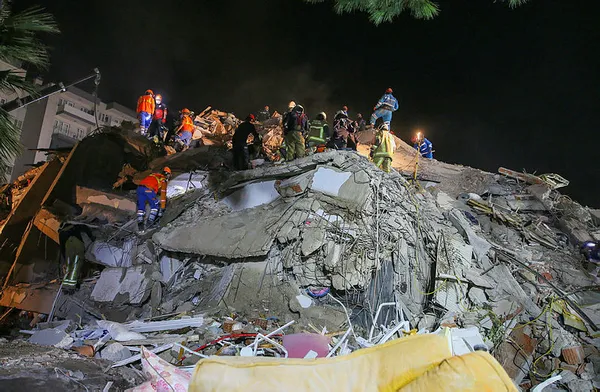 Devlet İzmir depreminden sonra vatandaşlar için seferber oldu