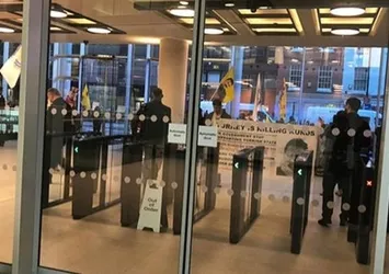 PKK yandaşlarından Londra'da provokasyon!