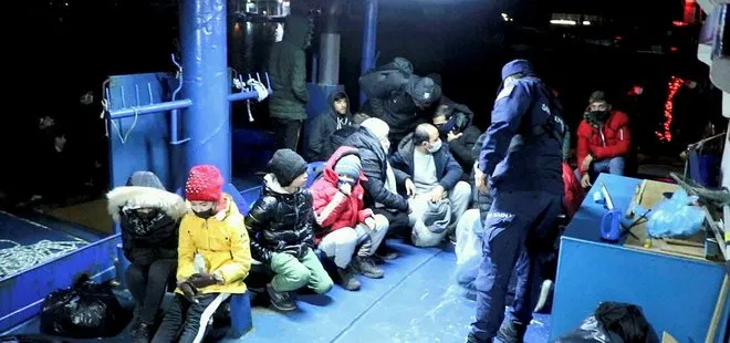 İzmir açıklarında teknede 109 kaçak göçmen yakalandı