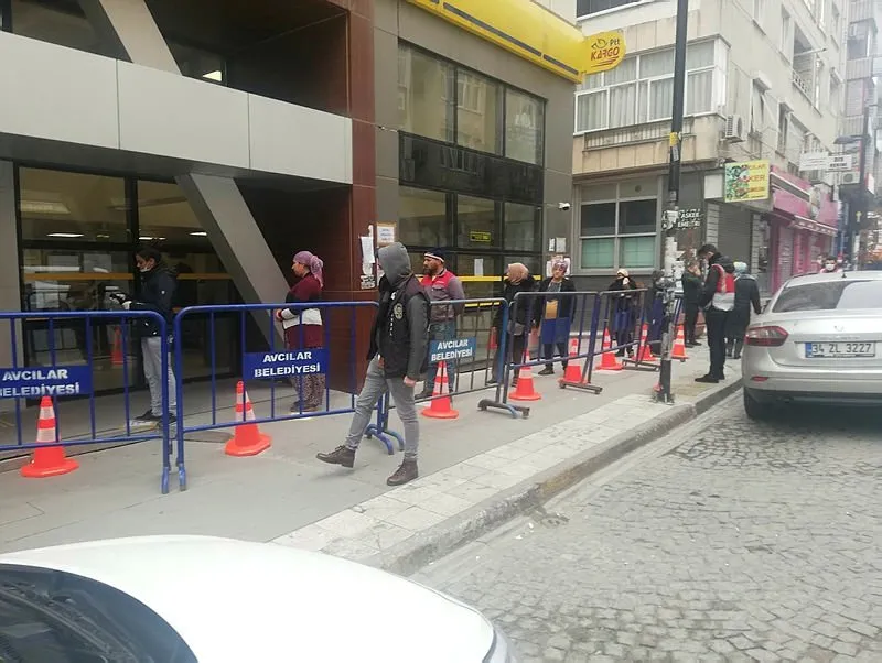 Istanbul Avcilar Da Sosyal Mesafe Ornegi Vatandaslar Bu Kez Uyarilara Uydu