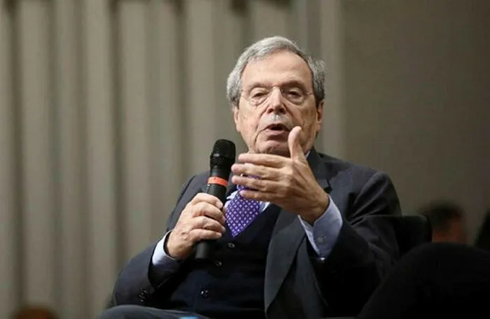 Hristos Rozakis’ten SON DAKİKA iddiası! Yunanistan kara sularında 12 mil talebinden vazgeçti