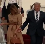 Trump yaklaştı, sürttü, çekiştirdi...