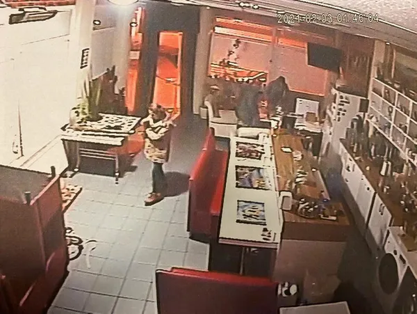 1622608302893.jpg Mezarlıkta dehşeti yaşattı! Üstüne alkol döküp elleriyle mezar kazdırdı - 2