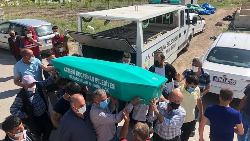 Tandırda gömülü bulunan çift toprağa verildi