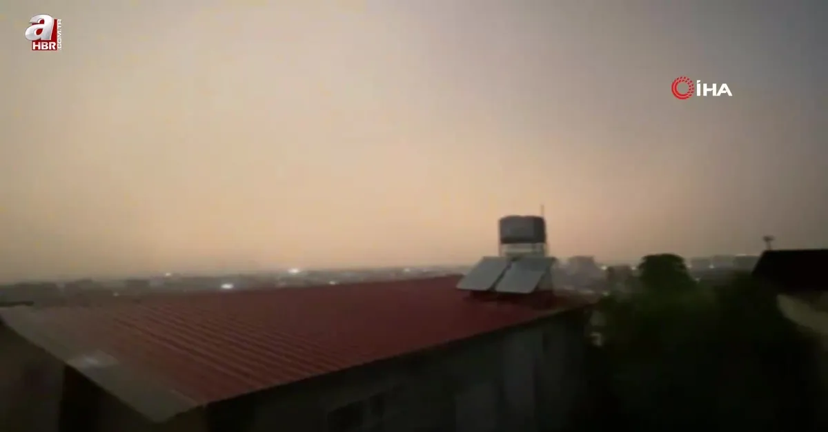 Hatay’da yıldırımın düşme anı kamerada