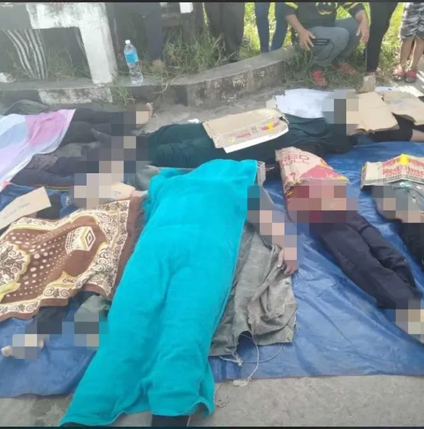 Malezya Sarawak'ta korkunç olay! Araba feribottan düştü: 1'i bebek 9 ölü - 4