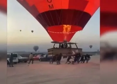 Kapadokya’da balon ile otomobil çarpıştı!