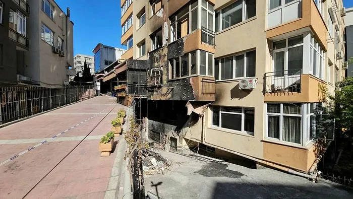 besiktasta-29-kisinin-hayatini-kaybettigi-yangin-valilik-13-kamu-gorevlisi-hakkinda-sorusturma-izni-verdi-1715862248225.jpg Gece kulübündeki yangın faciasında yeni gelişme! 13 kamu görevlisi hakkında soruşturma izni verildi - 2