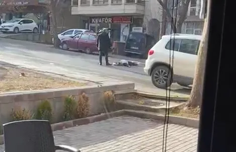 eski-esi-vurup-basinda-beklemisti-pelin-ceylan-12-gunluk-yasam-mucadelesini-kaybetti-1671902604697.jpg Eski eşi vurup başında beklemişti: Pelin Ceylan 12 günlük yaşam mücadelesini kaybetti - 1