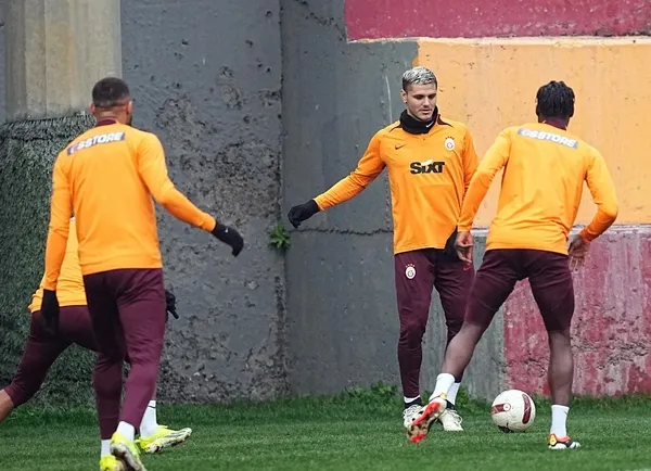 1709404165487.jpg Galatasaray'da dev derbi öncesi Mauro Icardi sevinci! Takımla birlikte çalıştı... - 3