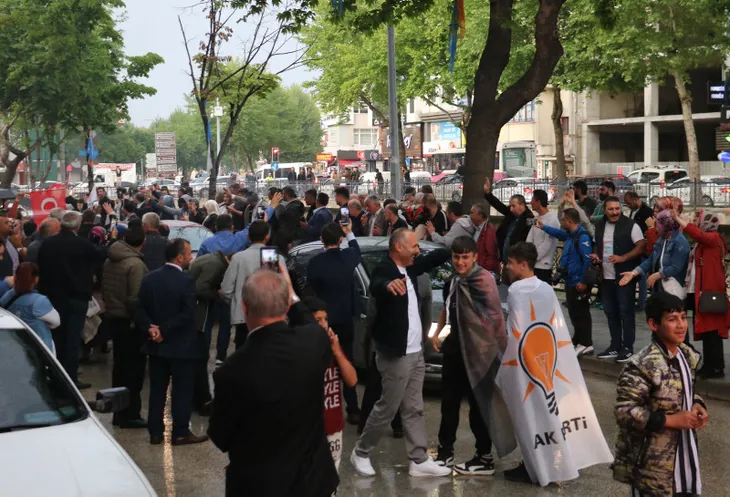 Türkiye’nin 81 ilinden Başkan Erdoğan’ın zaferinin sevinç görüntüleri! Başkan Erdoğan’ın konuşmaları…
