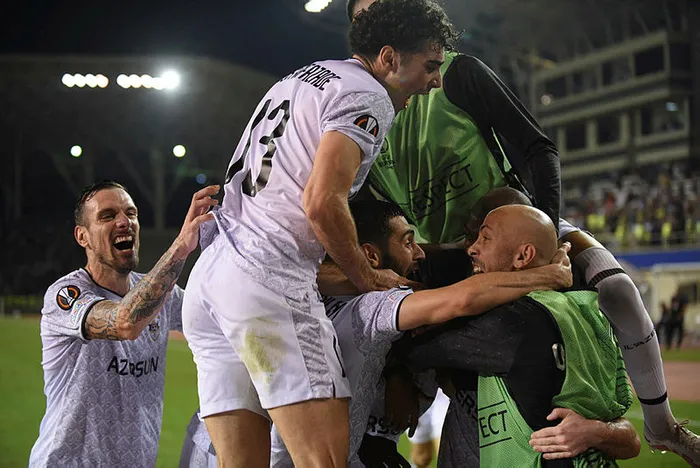 Azerbaycan Cumhurbaşkanı İlhan Aliyev’den gönderme! Darmadağın