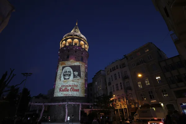 Galata Kulesi'nde ''Anneler Günü''ne özel kareler! Mustafa Kemal Atatürk ve Başkan Erdoğan detayı - 5