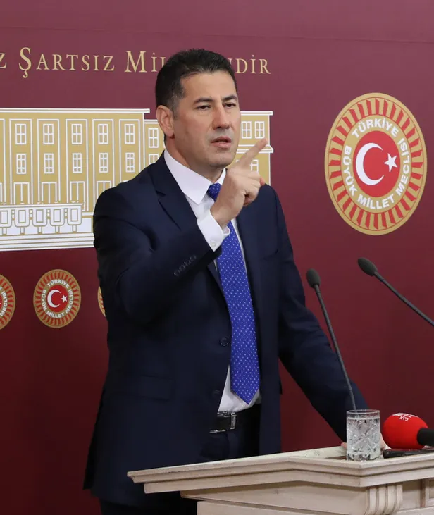 sinan-ogan-aciklamasi-bugun-saat-kacta-ne-zaman-28-mayis-cumhurbaskanligi-seciminde-kime-destek-verecek-baskan-1684737550868.jpg Sinan Oğan açıklama AHABER CANLI İZLE! 28 Mayıs Cumhurbaşkanlığı seçiminde kime destekleyecek? - 1