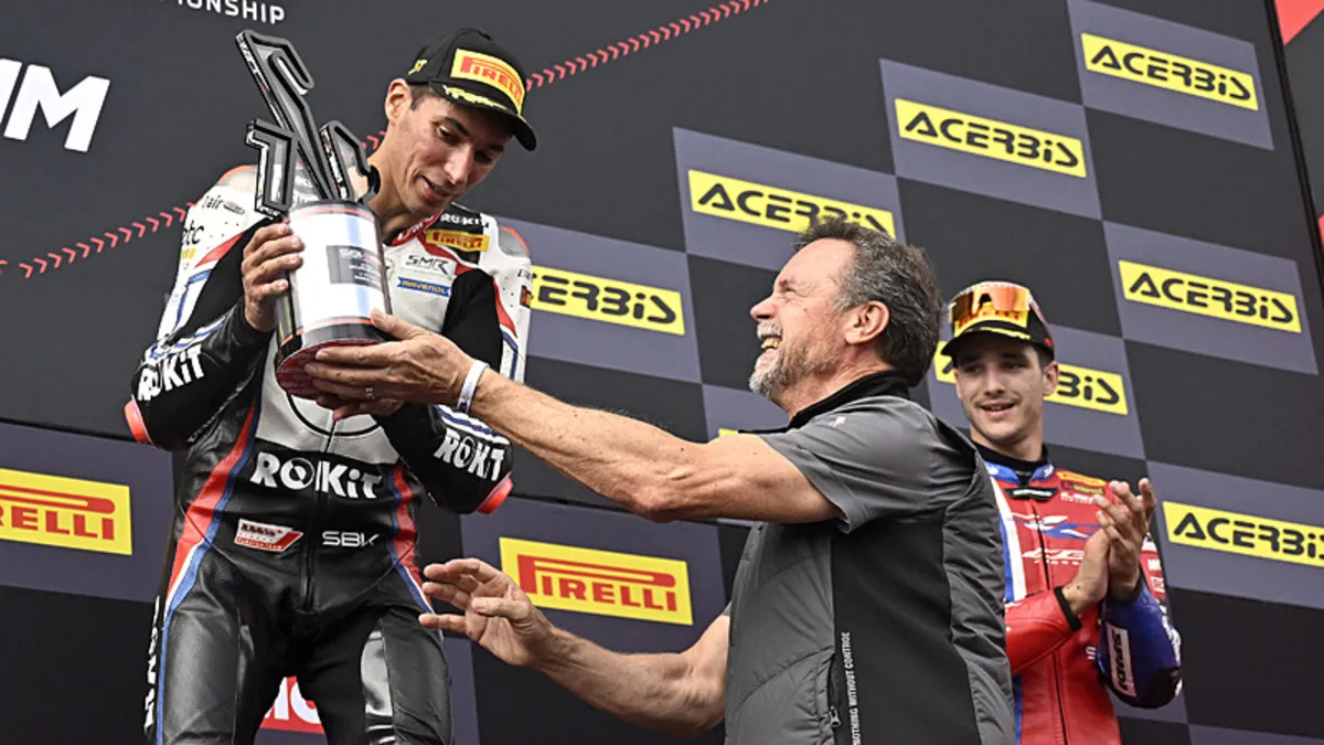 Milli motosikletçi Toprak Razgatlıoğlu, Portekiz'deki ilk yarışta birinci oldu!