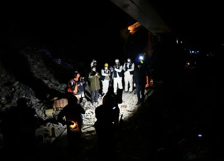 170. saatin mucizesi Sibel Kaya oldu! Enkazdan sağ olarak kurtarıldı