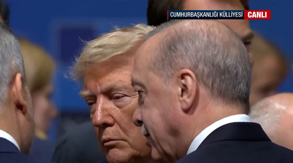 Başkan Erdoğan ile Trump'tan ayaküstü samimi sohbet