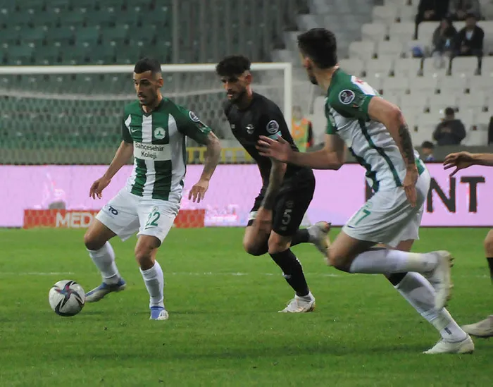 Süper Lig’de küme düşme hattı karıştı! Potada 3 kulüp var! Düşen 2 takım...