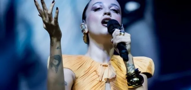 Melike Şahin Harbiye konserinde kötü haberi duyurdu