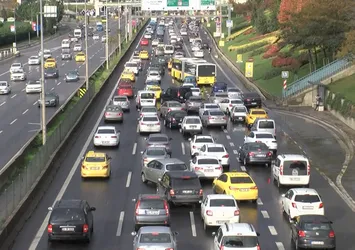 Son dakika: Kısıtlama bitti trafik yoğunluğu başladı! Durma noktasına geldi