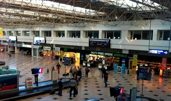 Antalya Havalimanı bayramın ilk günü 1034 uçak trafiğiyle rekor tazeledi - 6