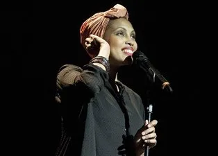 Ünlü şarkıcı Imany’den Türkiye konserinde Filistin’e destek çağrısı!  Filistin özgür değilse hiçbirimiz özgür değiliz