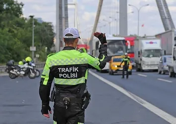 Trafikte bunları yapanlar yandı! Ehliyete 3 yıl el konulacak