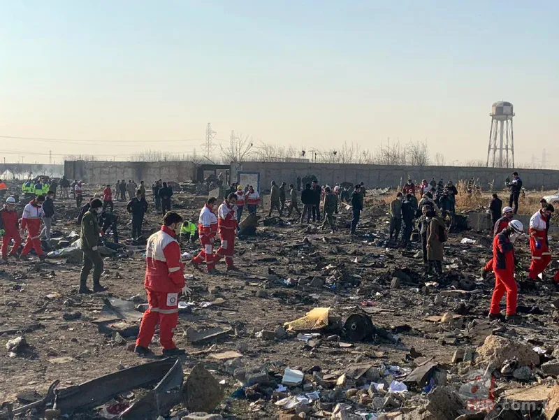 İran'da düşen uçağın enkazından ilk görüntüler! 19