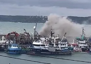 Rumeli Feneri'nde tekne yangını! Dumanlar yükseldi