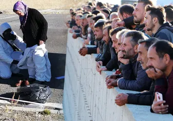 Kimseyi cenazeye yaklaştırmadılar! O aile böyle mezara verildi