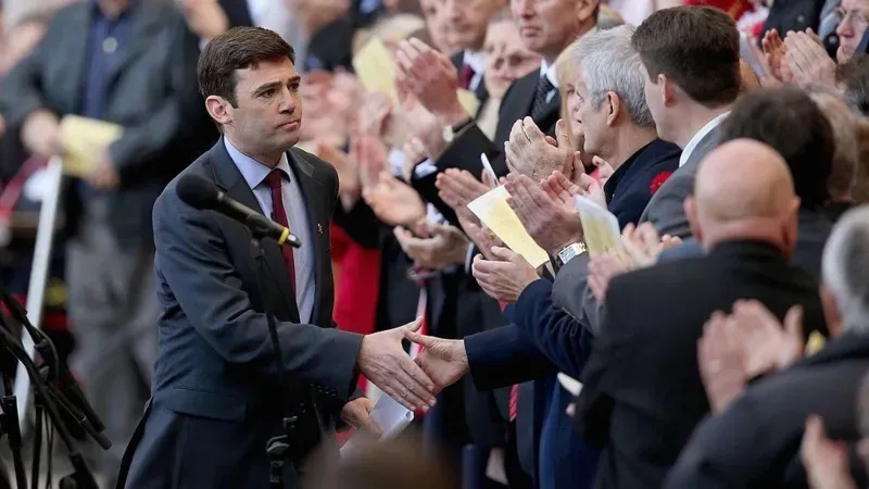 İngiltere'nin yeni Başbakanı Andy Burnham oldu - 4