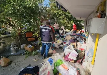 Kızları ihbar etti! Karabük’te bir evden iki kamyon çöp çıktı