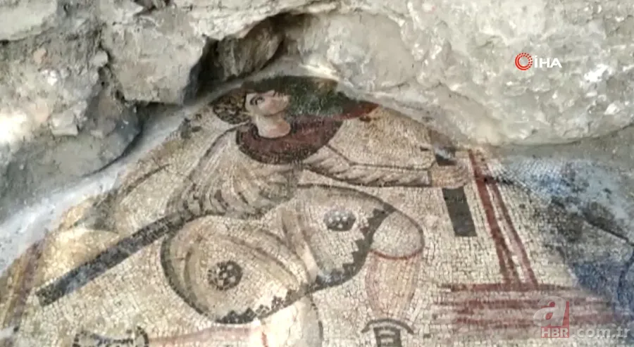 Şans eseri fark etti! Evinin avlusundan hazine çıktı 5